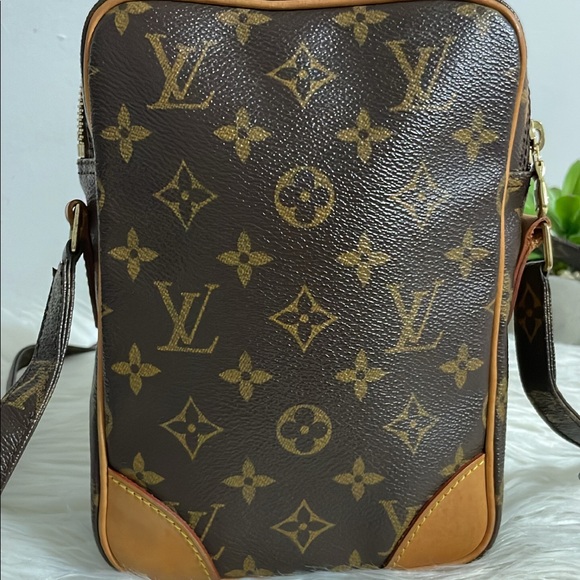 Louis Vuitton Danube Crossbody - Picture 3 of 16